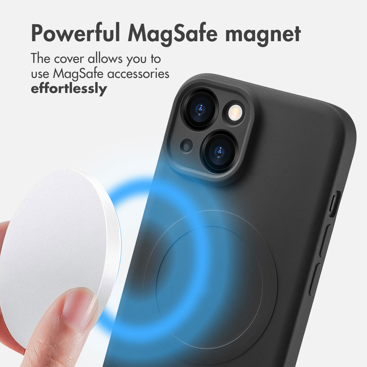 Ręka trzyma ładowarkę MagSafe w pobliżu czarnego etui na telefon, z tekstem o magnesach w tle.