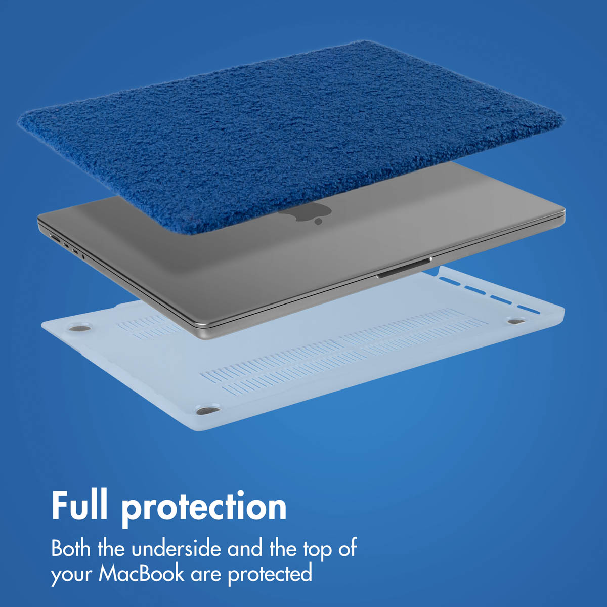 Una MacBook cerrada se encuentra entre una capa superior azul peluda y una carcasa protectora inferior azul claro.