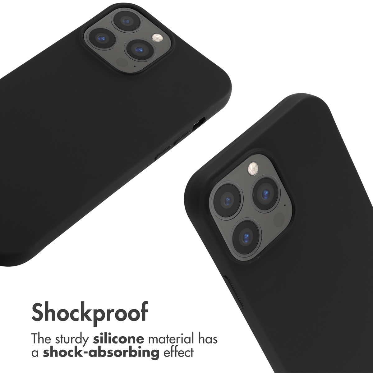 Deux smartphones noirs avec coques de protection et triple appareil photo montrés de dos sur fond blanc.