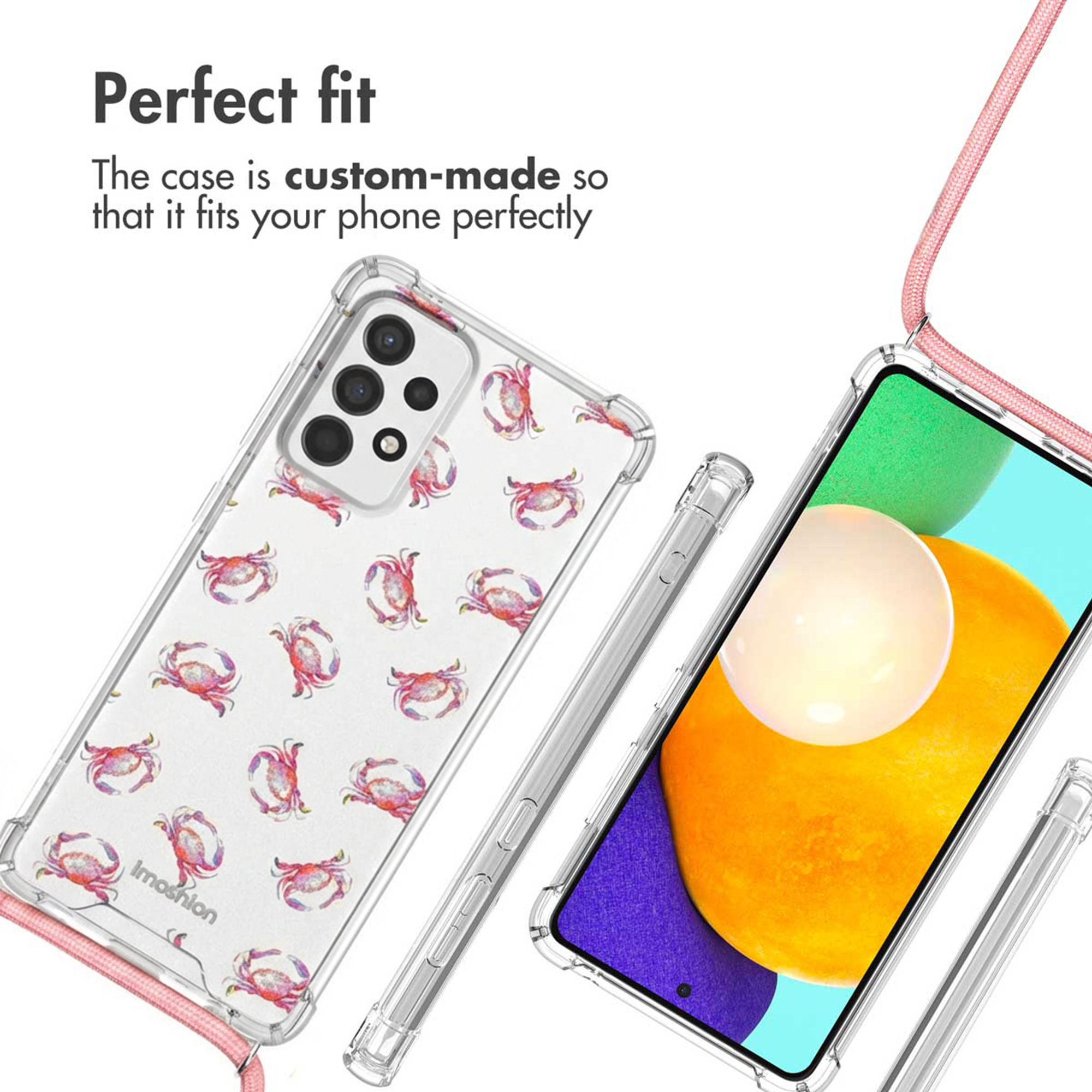 Funda transparente con patrón de cangrejos rosados y correa rosa sobre fondo blanco.