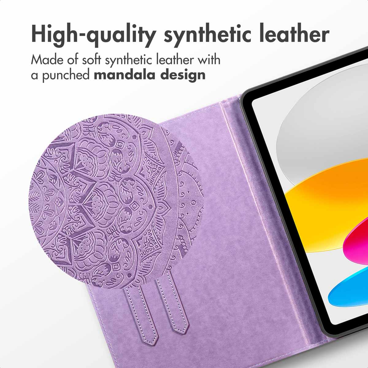Un étui de tablette en similicuir violet avec un motif de mandala perforé et du texte.