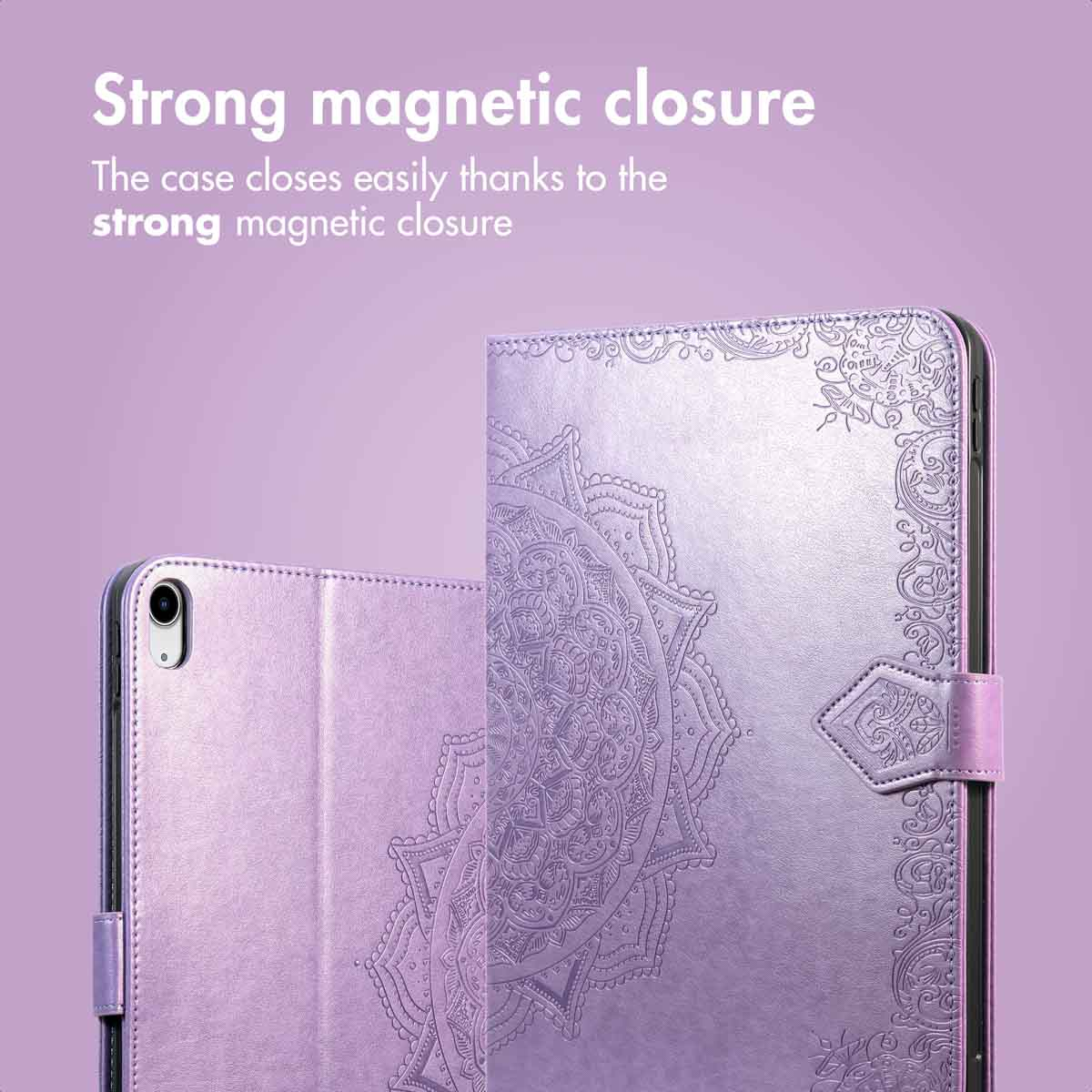 Un étui de tablette violet avec un motif de mandala complexe et une fermeture magnétique solide.