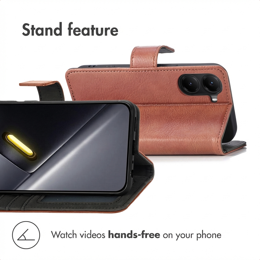 Una custodia in pelle marrone per smartphone con funzione di supporto integrata su sfondo bianco.