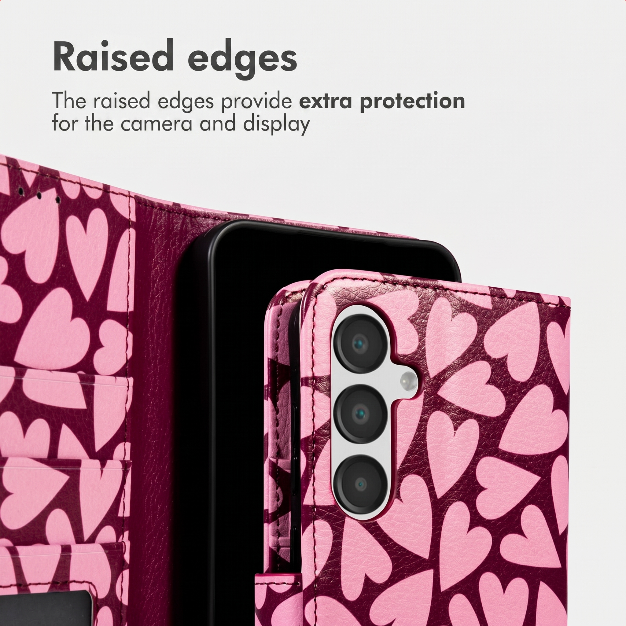 Funda de teléfono rosa con corazones muestra bordes elevados para proteger cámara y pantalla.