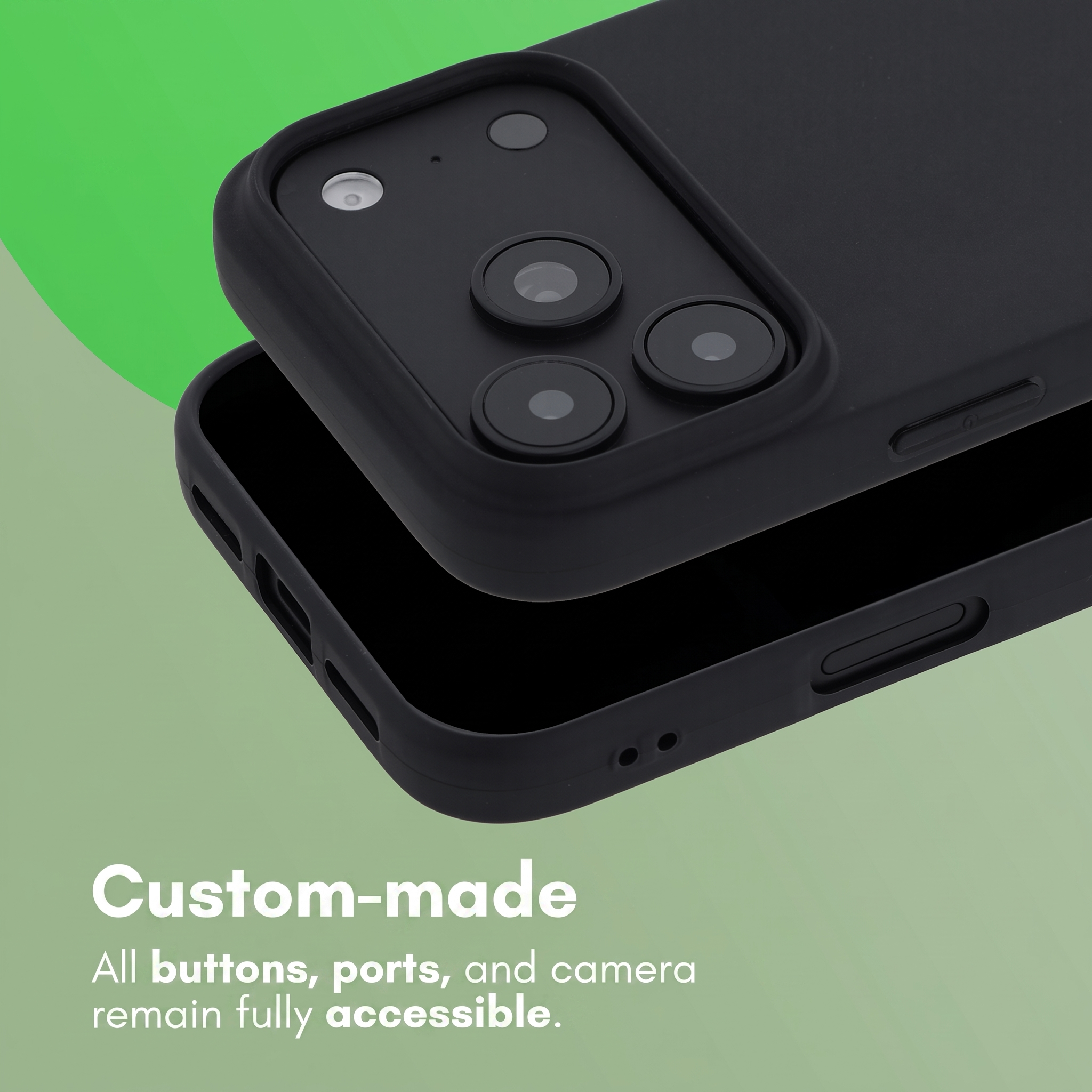 Custodia per telefono nera con tre anelli per fotocamera su sfondo verde.
