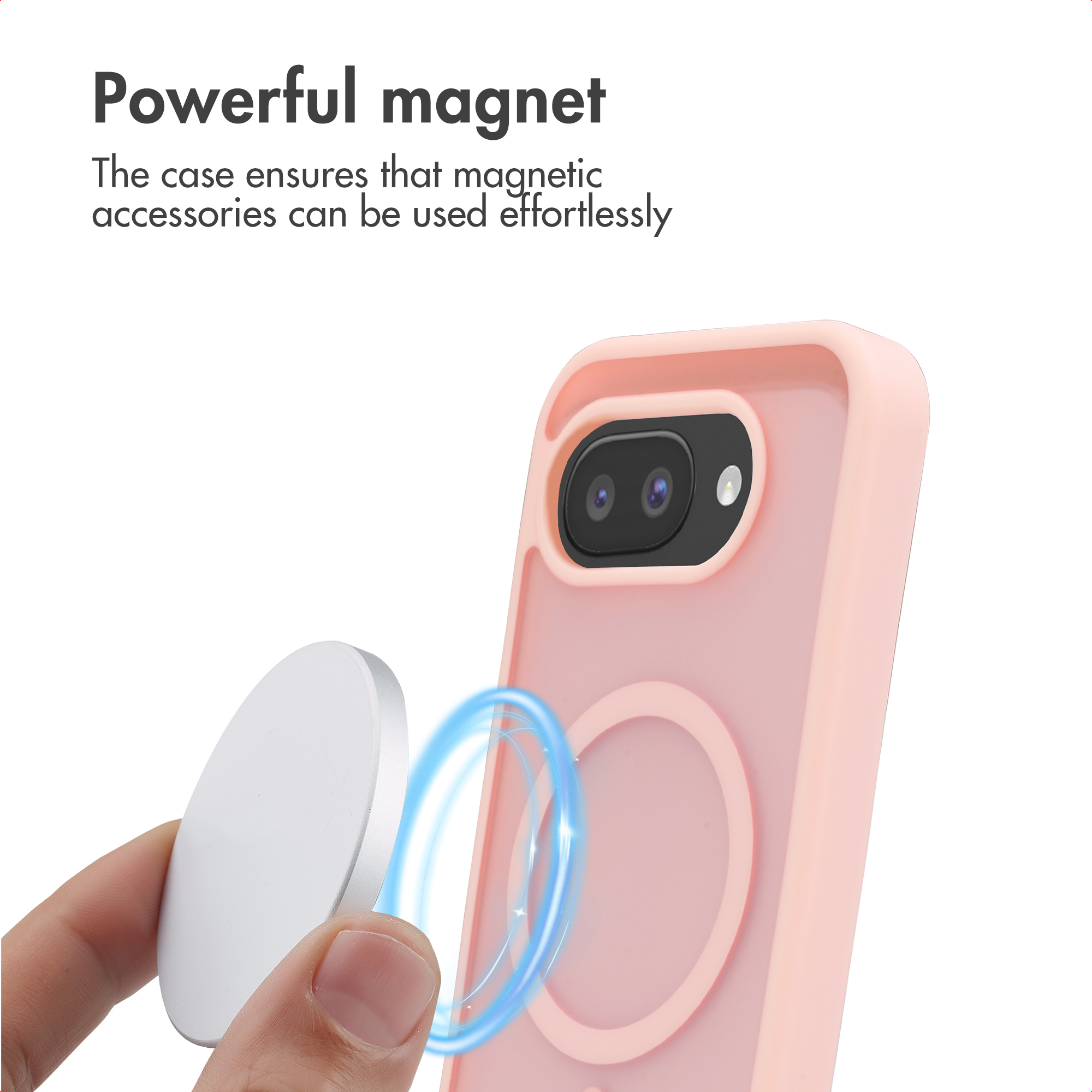 Una mano tiene un disco magnetico bianco vicino a una cover rosa, evidenziandone la forza.
