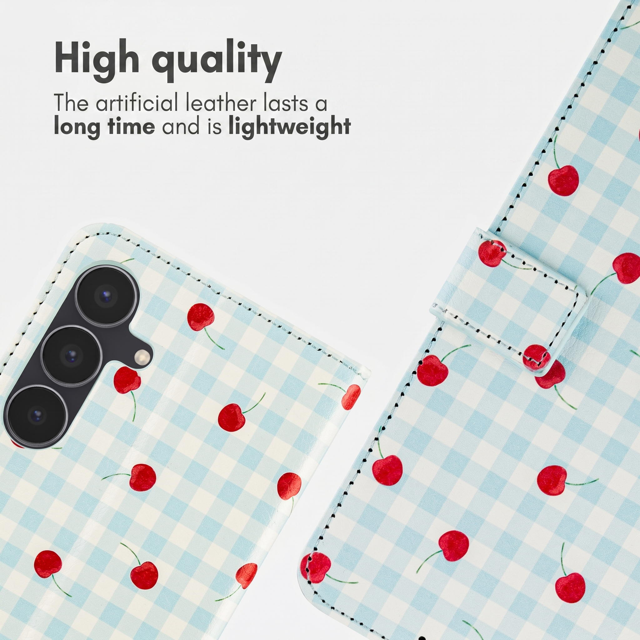 Blauw geruite lederen telefoonhoesje met kersenprint en tekst.