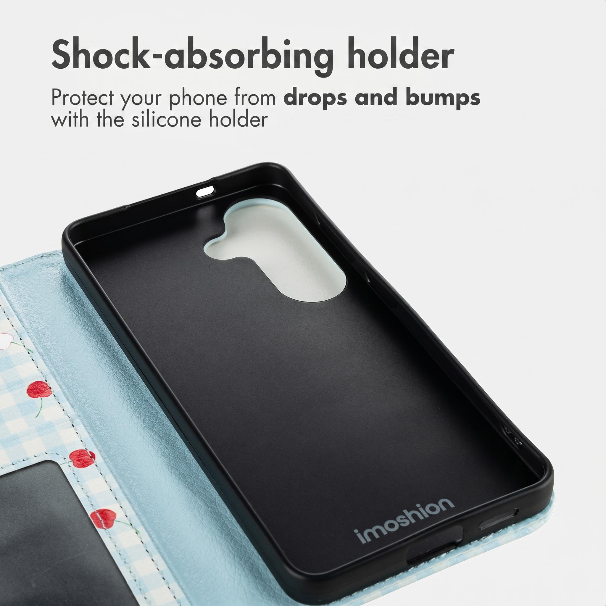 Blauwe telefoonhoes met rood kersenpatroon en zwarte siliconen houder.