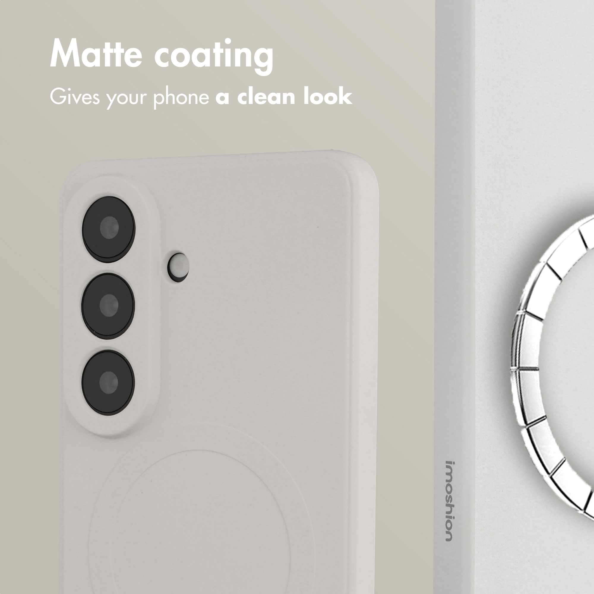 Custodia per telefono chiara con rivestimento opaco, tre obiettivi fotografici verticali e un anello magnetico.