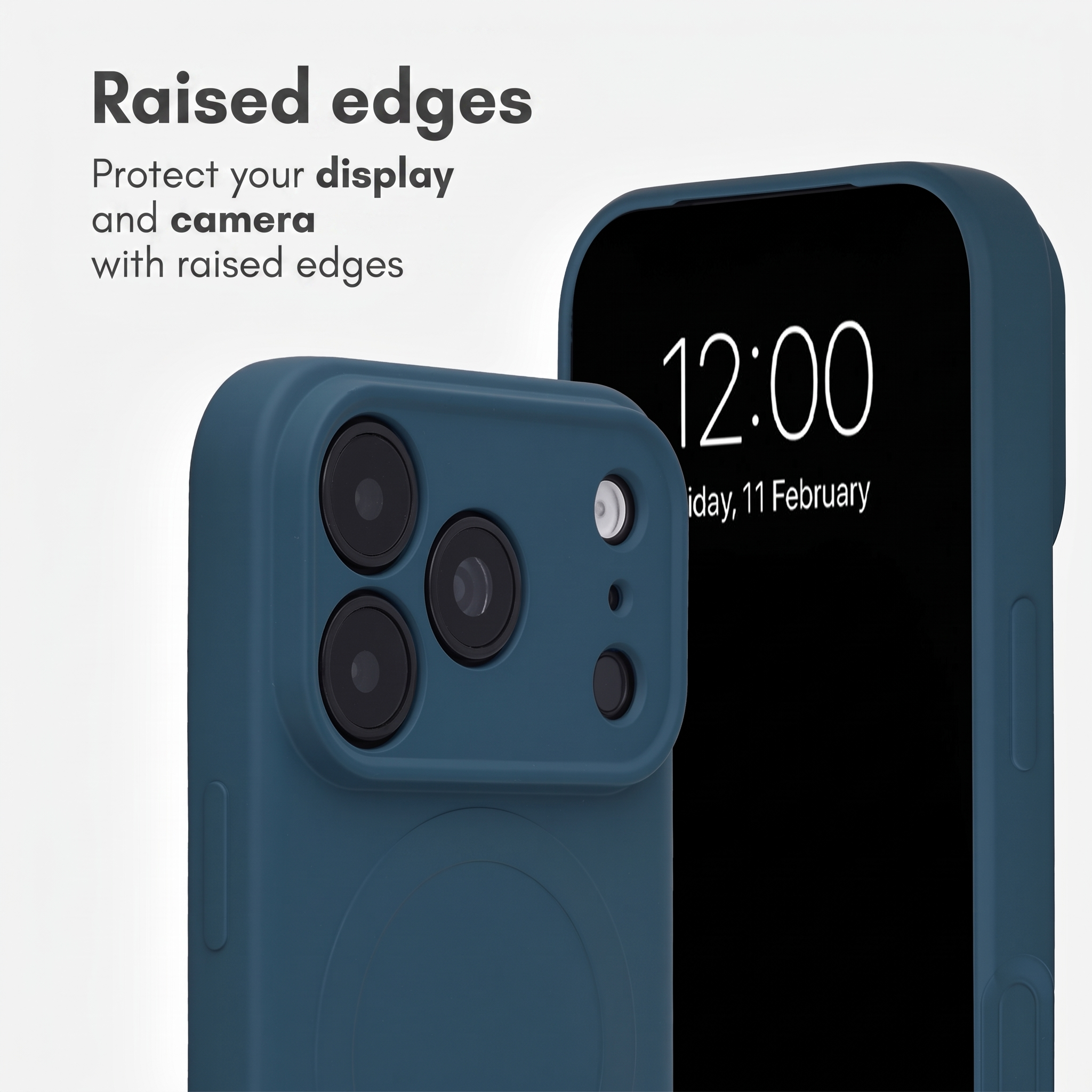 Una cover blu per smartphone mostra bordi rialzati per proteggere display e fotocamera su sfondo bianco.