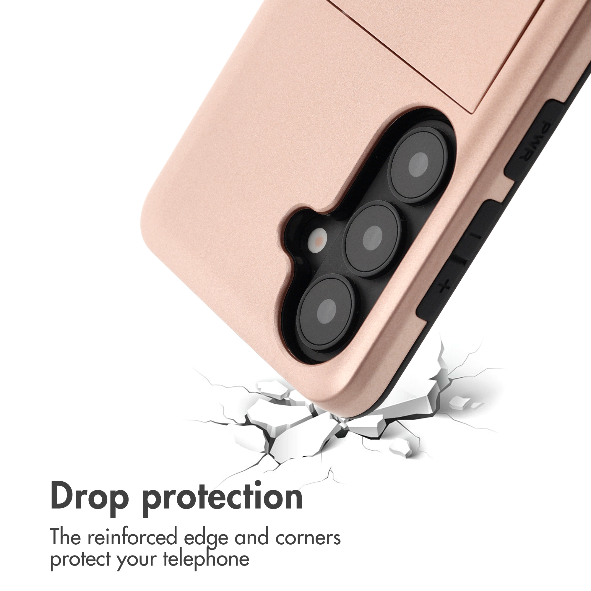 Una funda de teléfono rosa con tres cámaras flota sobre una superficie blanca agrietada.