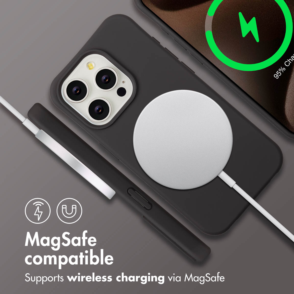 Schwarze iPhone-Hülle mit MagSafe-Ladegerät und kabellosem Ladesymbol auf grauem Hintergrund.