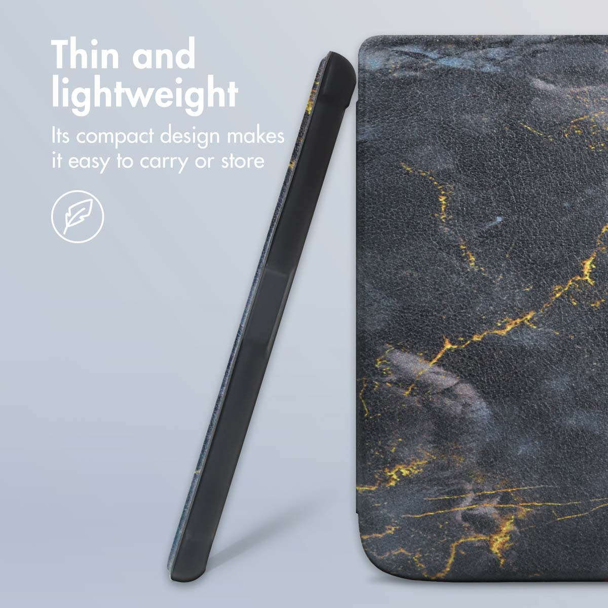Dunne zwarte e-readerhoes met marmerpatroon en tekst over lichtgewicht ontwerp.