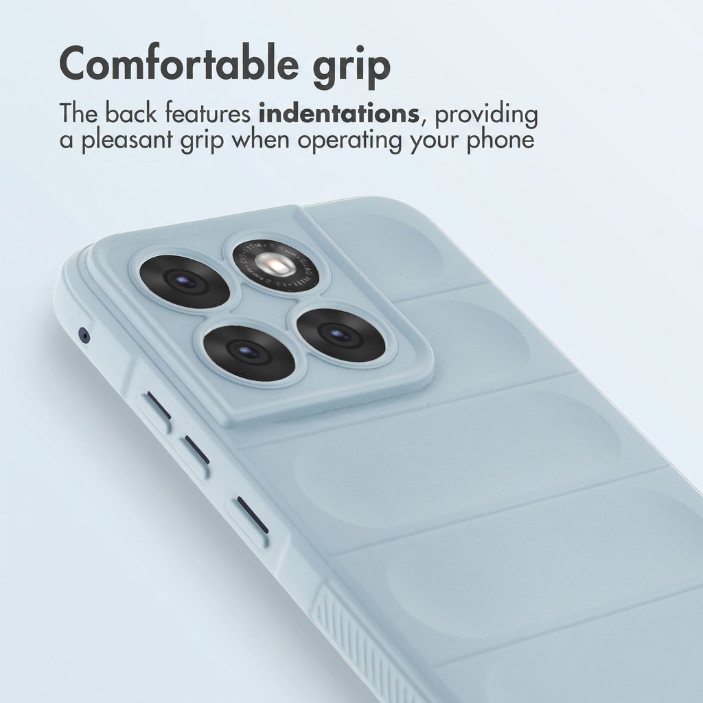 Coque de smartphone bleu clair avec quatre découpes d'appareil photo et des nervures texturées à l'arrière.