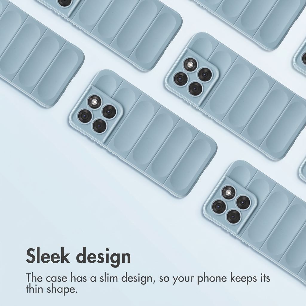 Plusieurs coques de téléphone matelassées bleu clair avec des modules photo carrés sur fond bleu.