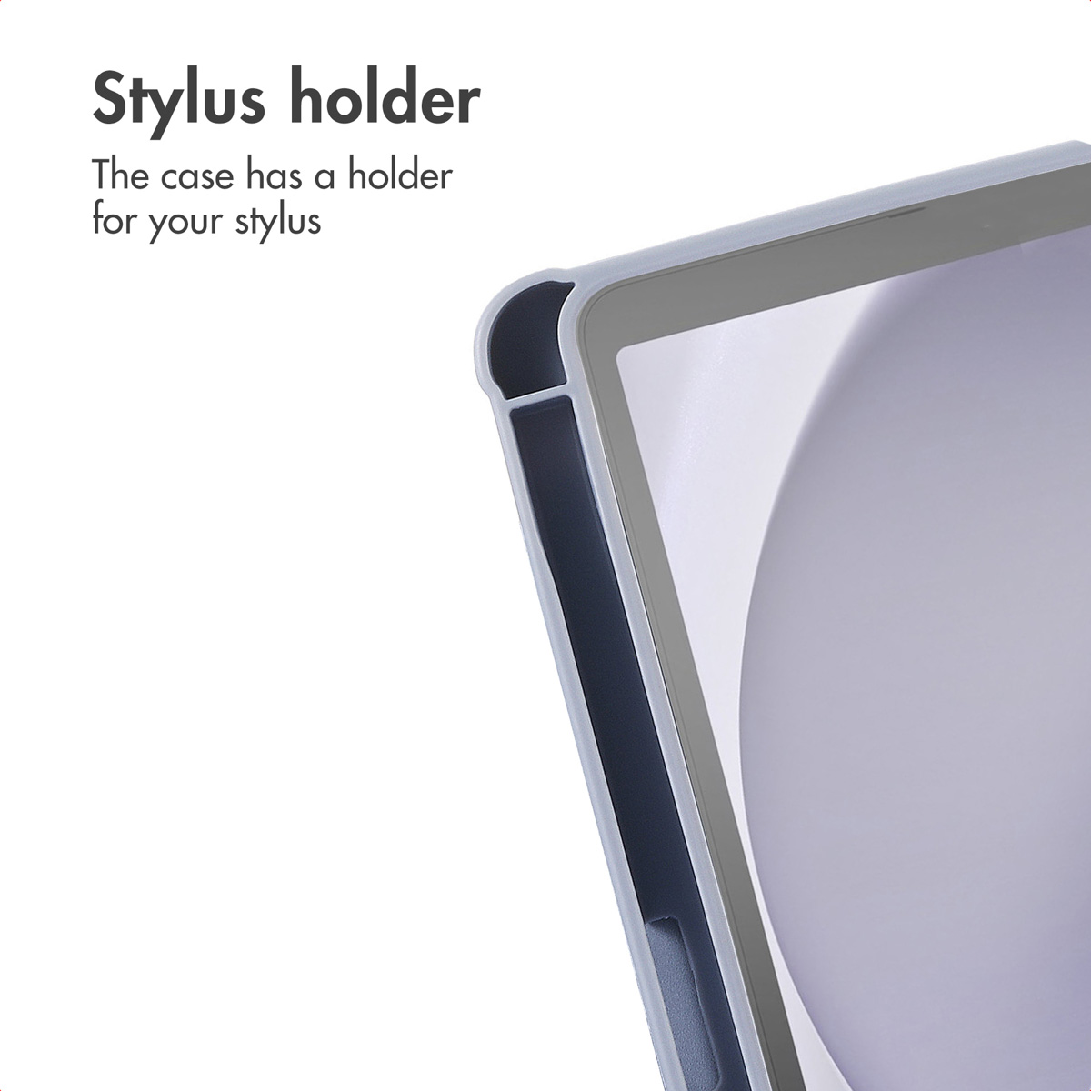 Gros plan sur un étui de tablette bleu avec un porte-stylet intégré sur le bord.