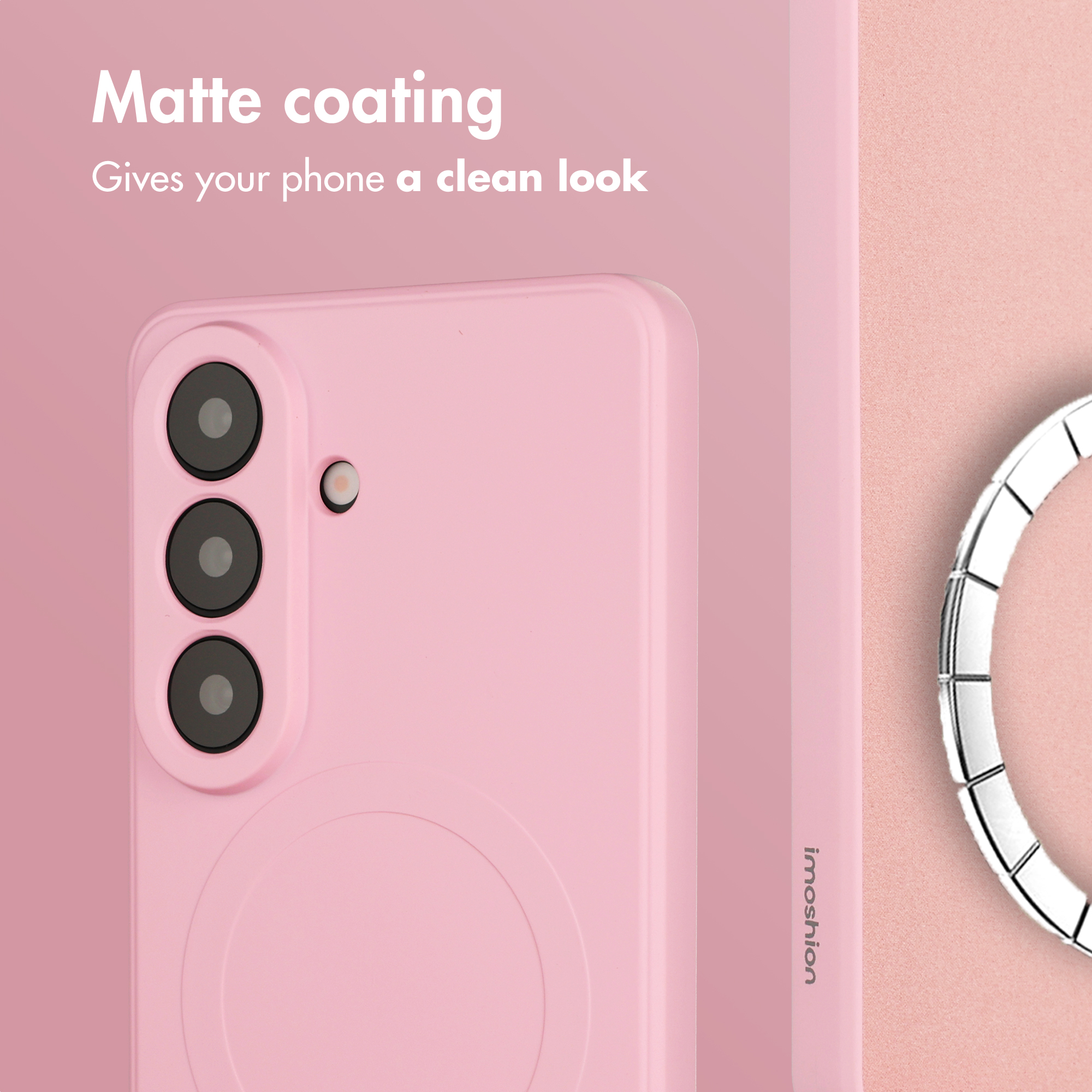 Smartphone rosa in custodia con tre fotocamere e testo 'Matte coating'.