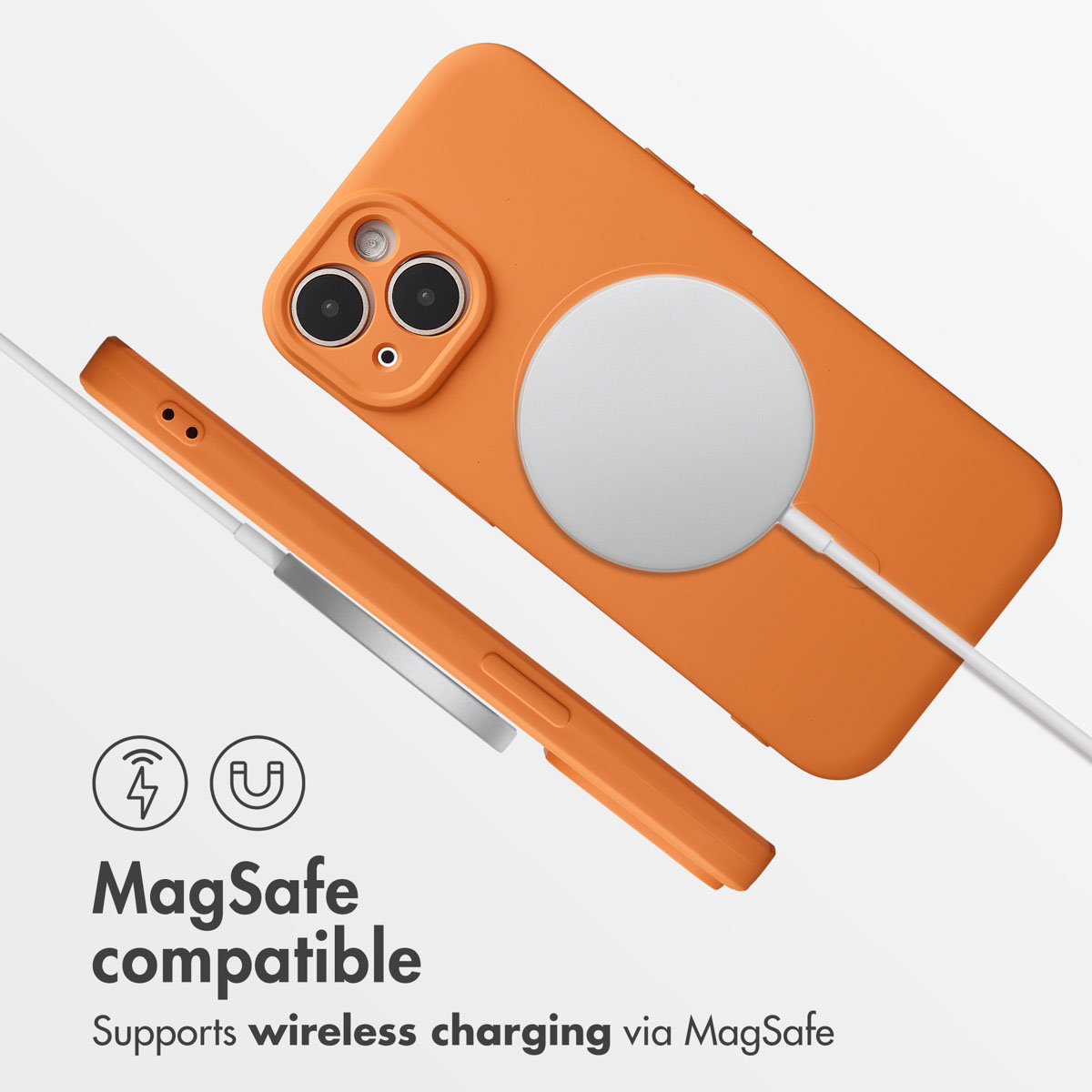 Pomarańczowe etui MagSafe z ładowarką bezprzewodową na białym tle.
