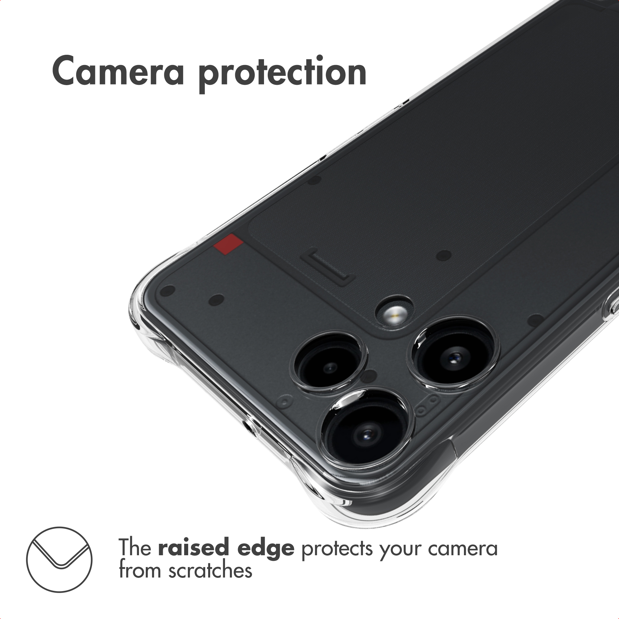 Transparant beschermhoesje op een zwarte smartphone, met focus op de licht verhoogde camerarand.