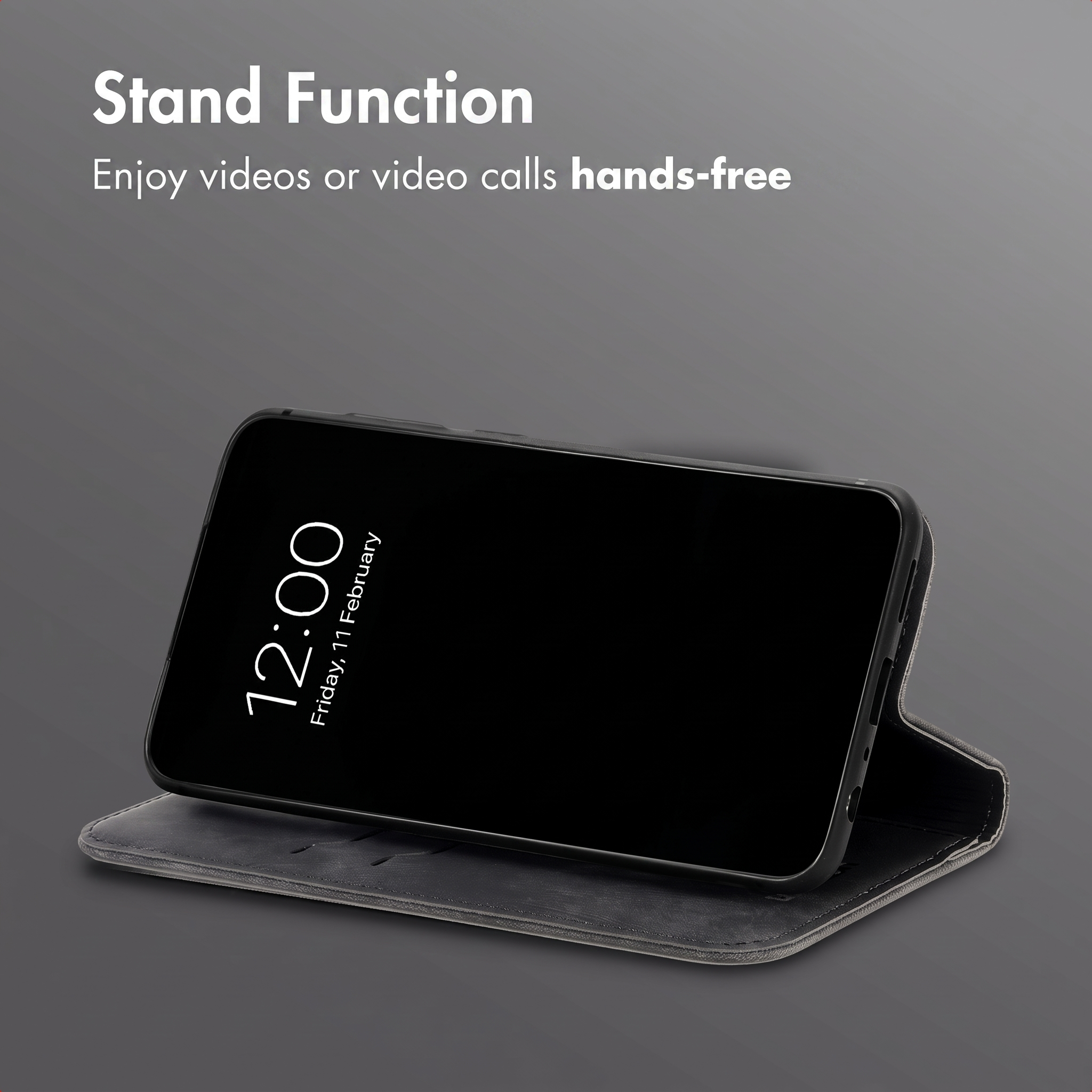 Un smartphone dans un étui de protection gris est posé sur une surface sombre sur fond gris.