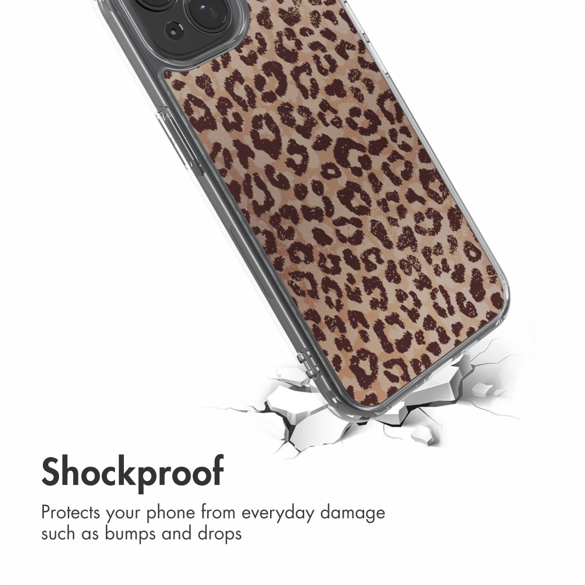 Een schokbestendig telefoonhoesje met luipaardprint boven een gebarsten witte ondergrond.