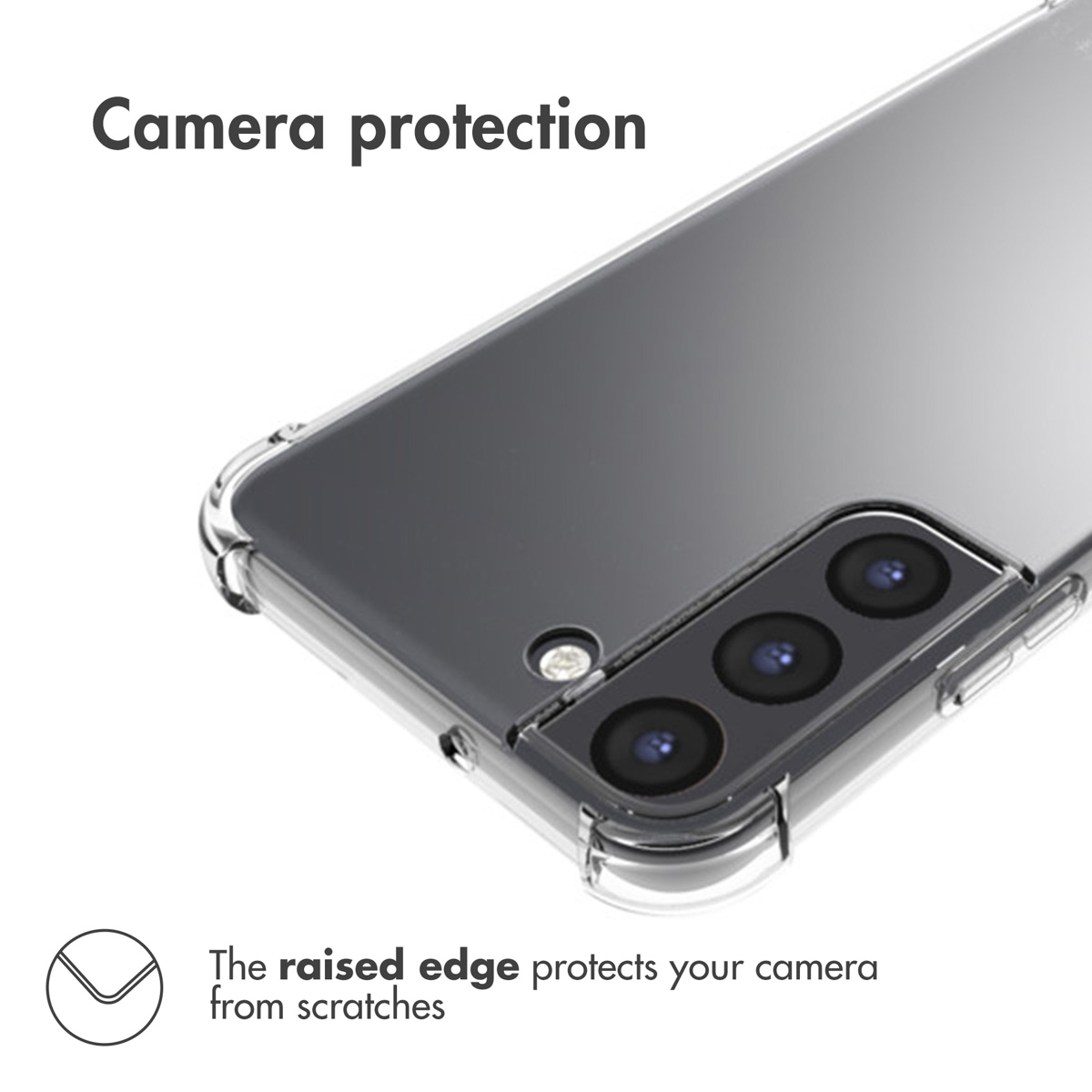 Une coque transparente montre un bord surélevé autour de la triple caméra pour la protection.