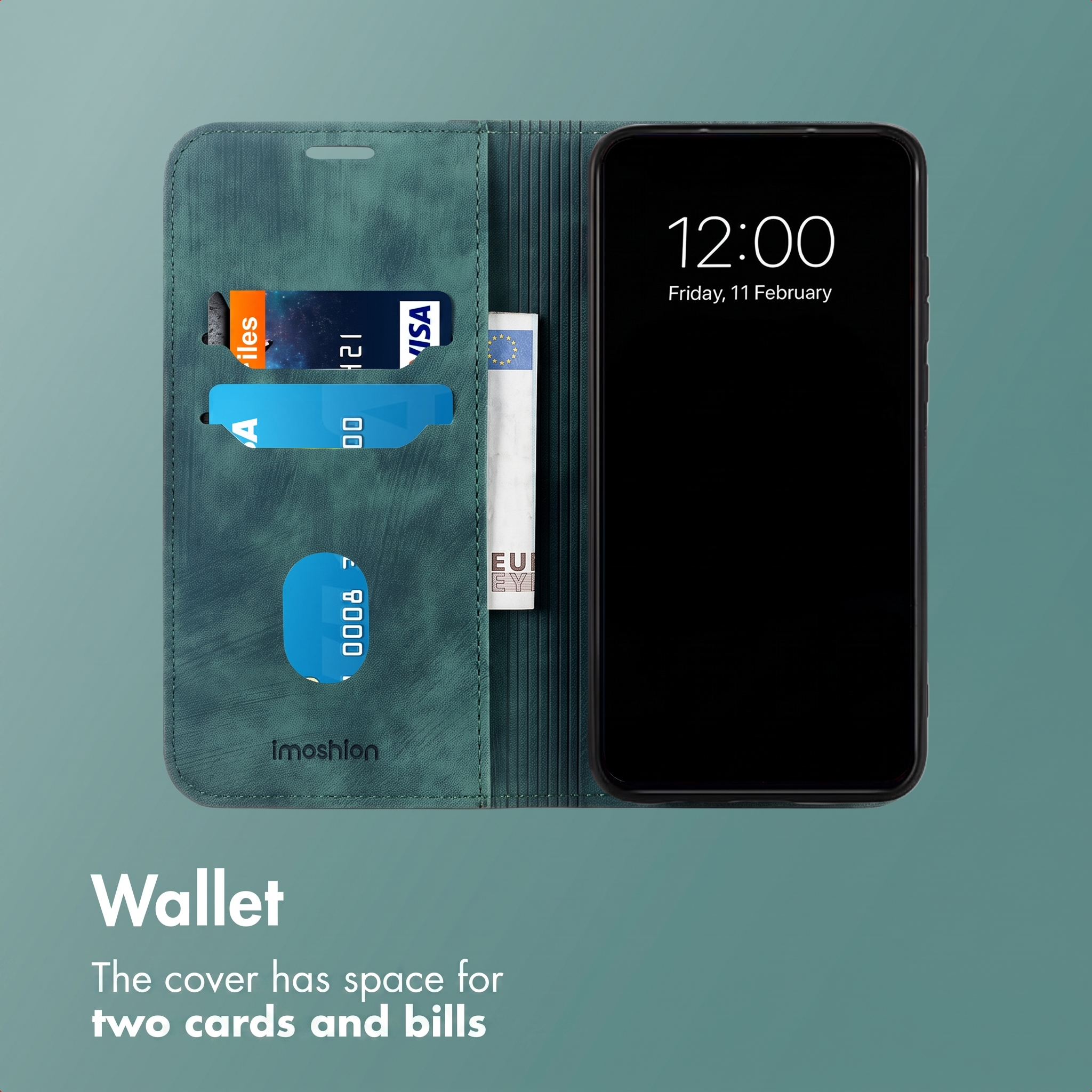 Etui portefeuille vert contenant des cartes, des billets et un smartphone sur fond vert.