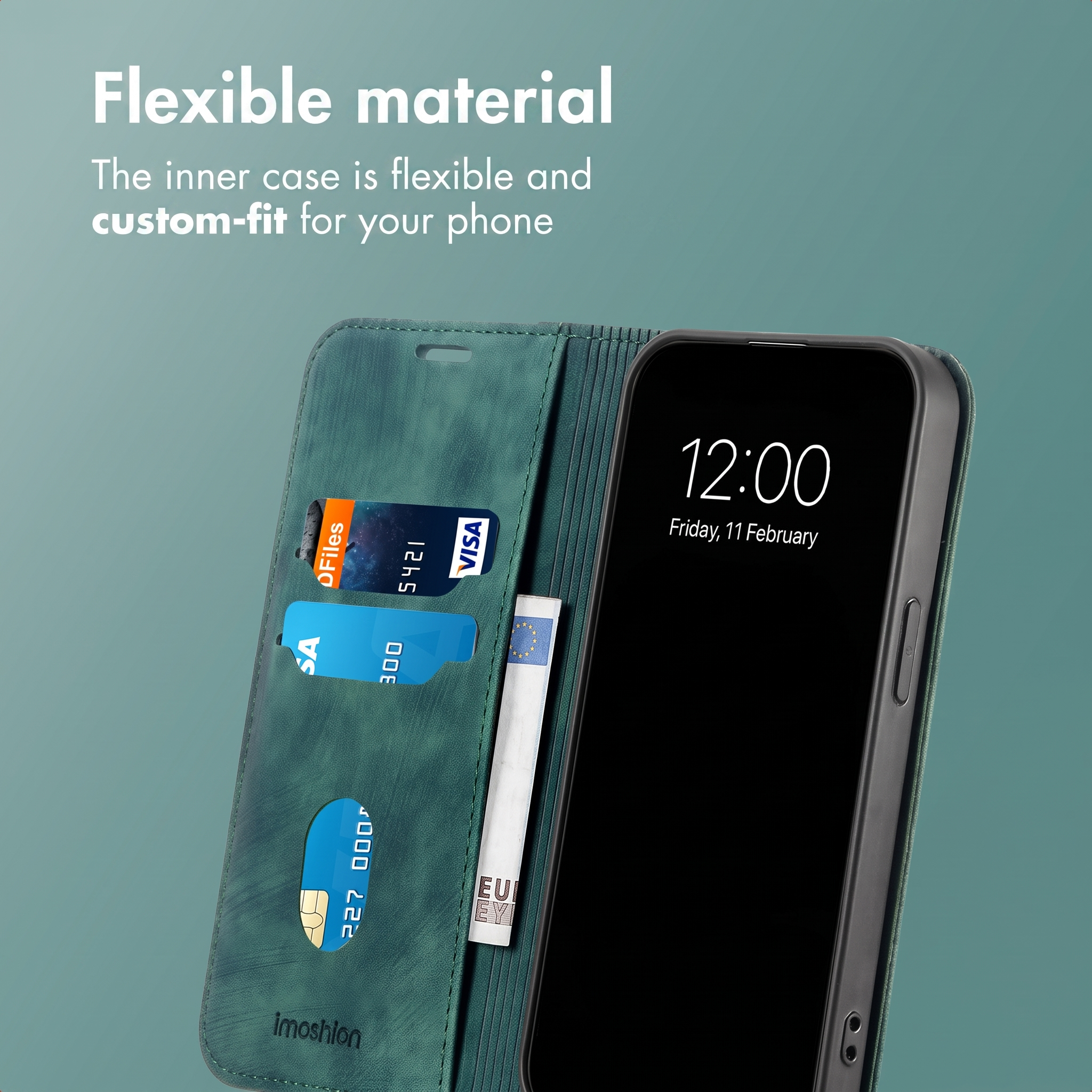 Un étui portefeuille vert pour téléphone avec fentes pour cartes, cartes bancaires et un smartphone sur fond sarcelle.