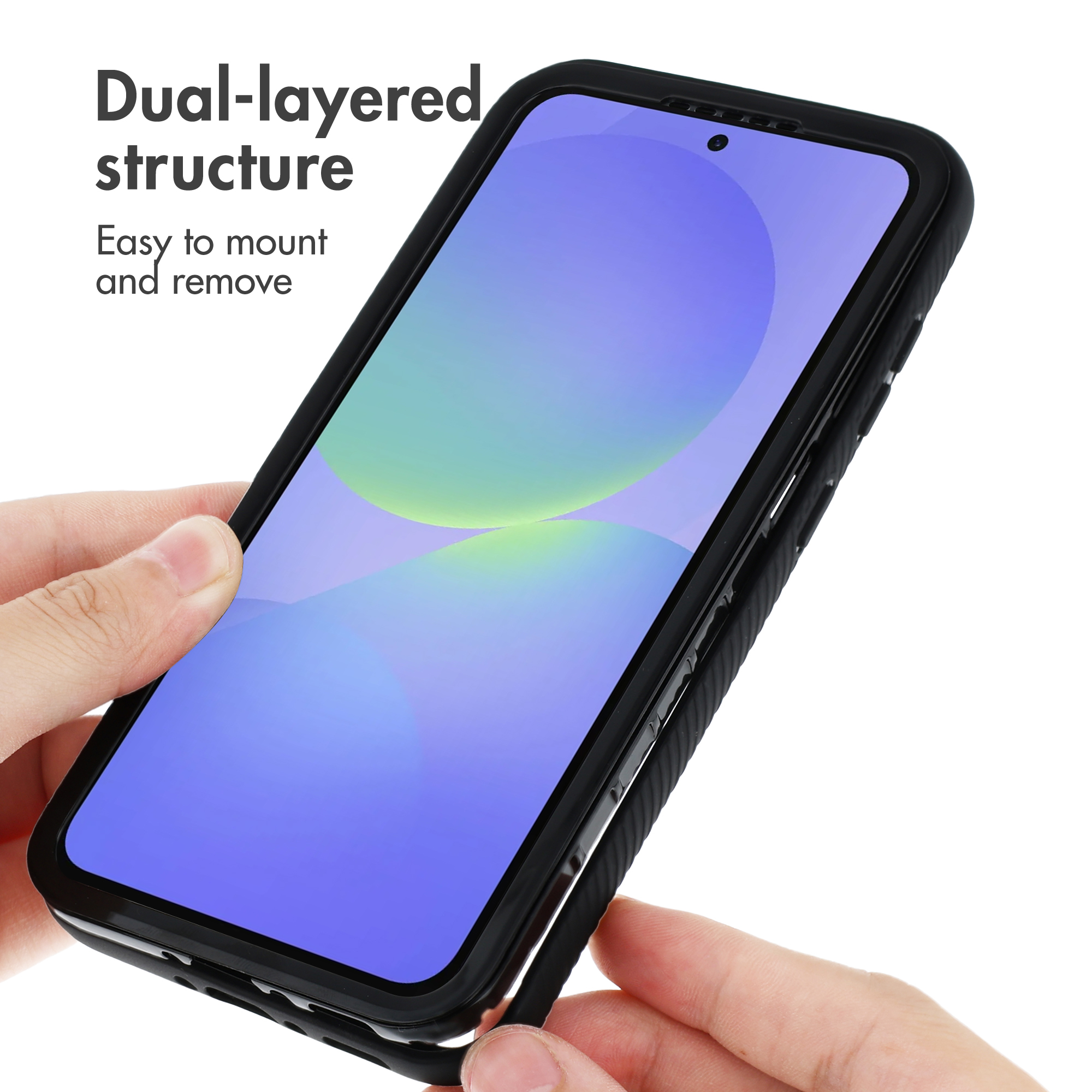 Mani che tengono uno smartphone con custodia, testo a sinistra.