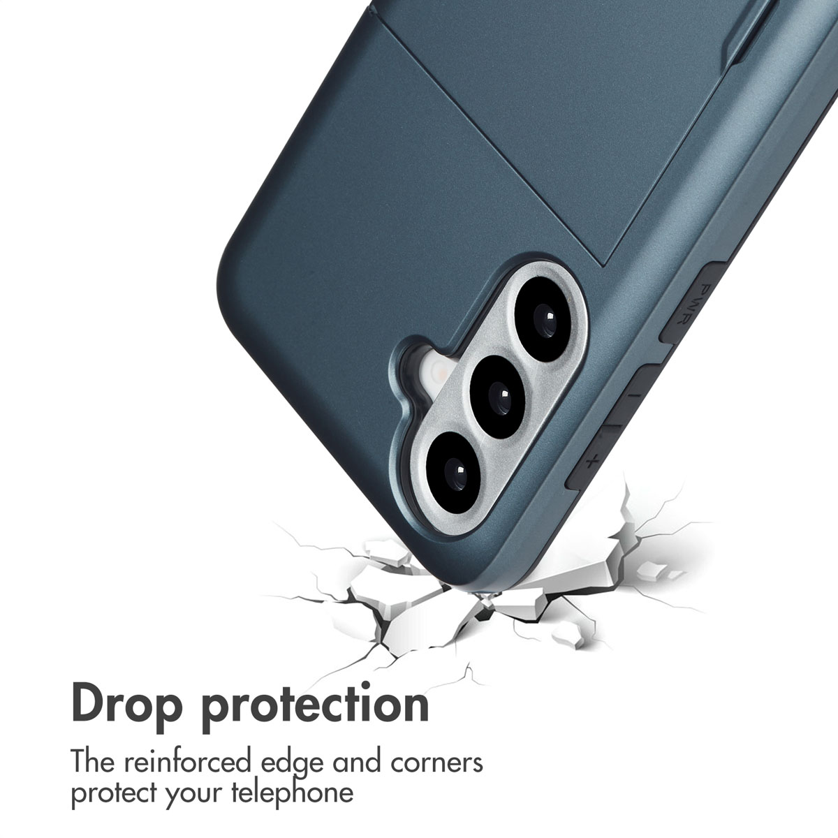 Une coque de téléphone bleue avec trois caméras sur une surface blanche fissurée. Texte : Protection antichute.