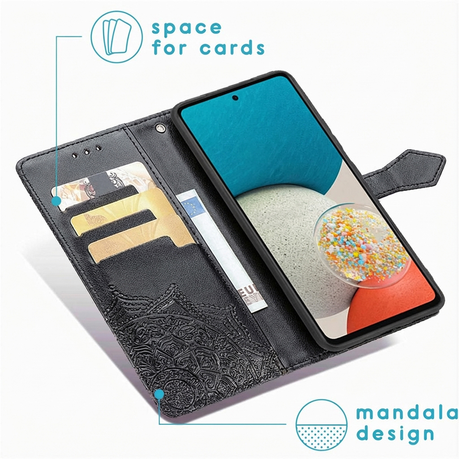 Un étui de téléphone en cuir noir avec fentes pour cartes, poche à billets et motif mandala.