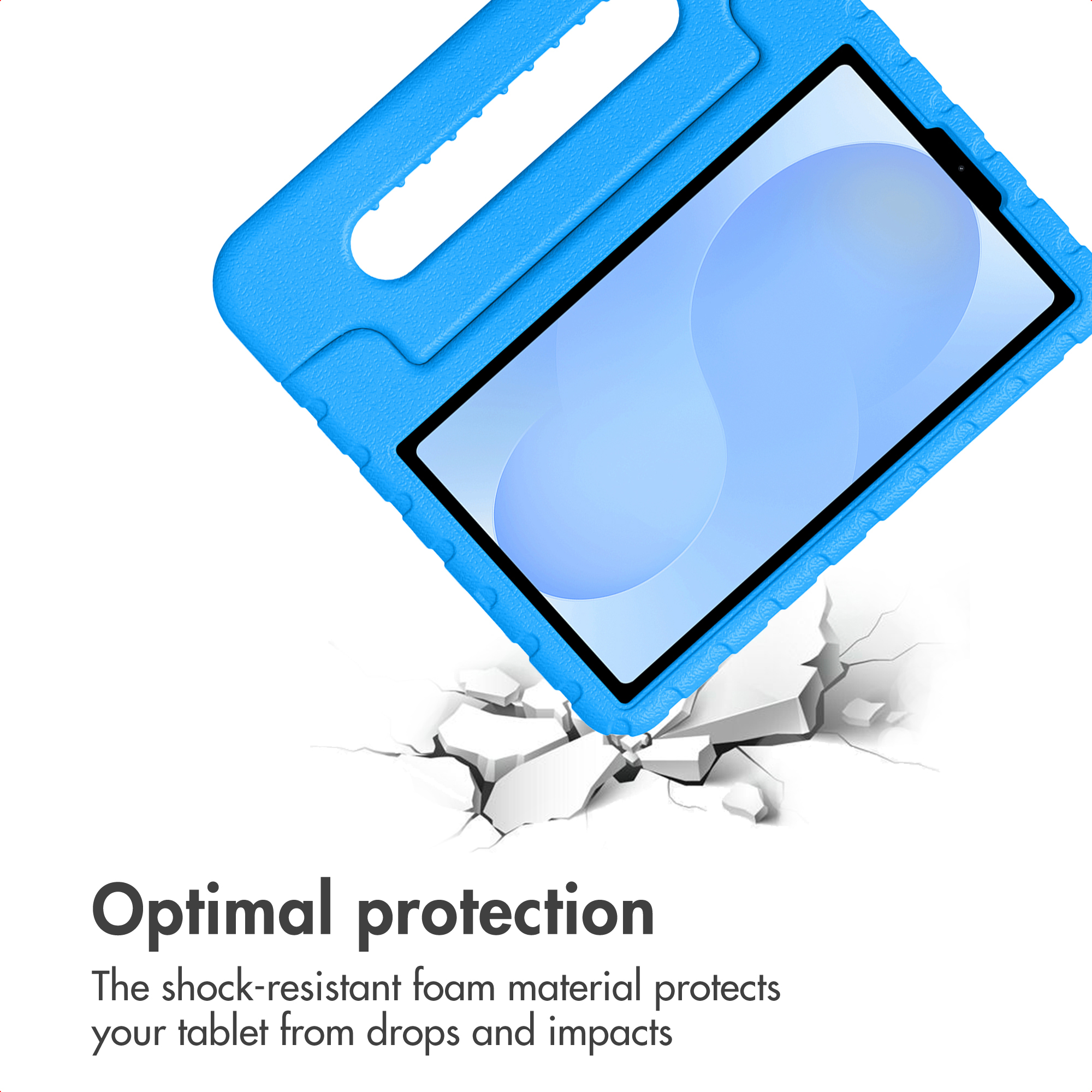 Une coque de tablette en mousse bleue protège une tablette au-dessus d'une surface blanche fissurée.