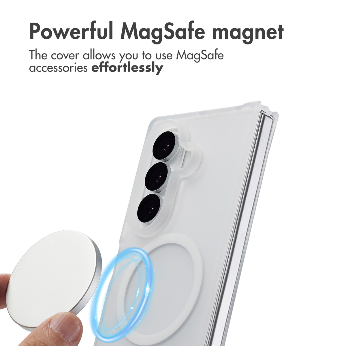 Un telefono bianco con custodia mostra forti magneti MagSafe per la ricarica.