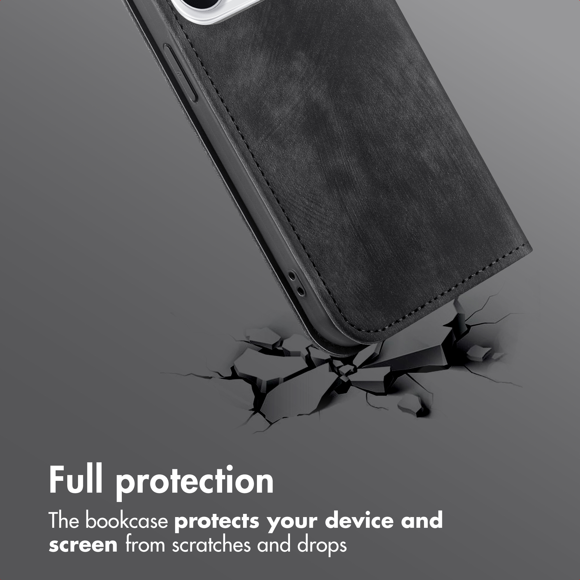Funda de móvil de cuero negro sobre suelo gris agrietado, texto abajo para protección total.