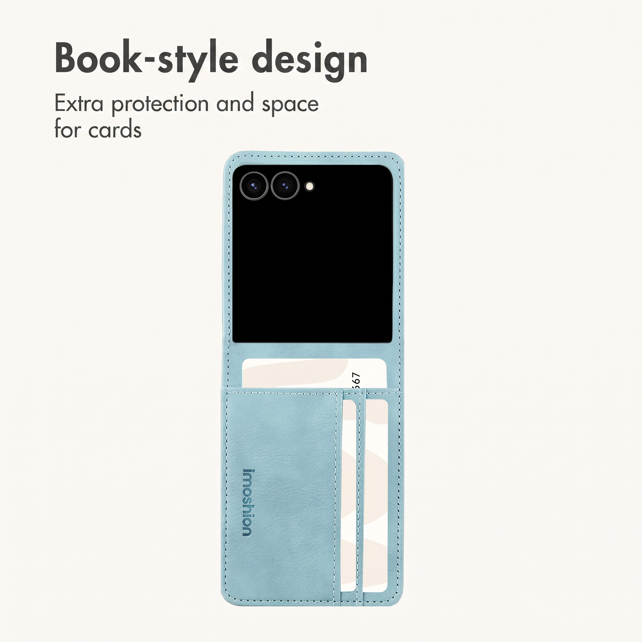 Un étui de téléphone bleu clair style livre avec des fentes pour cartes et du texte.
