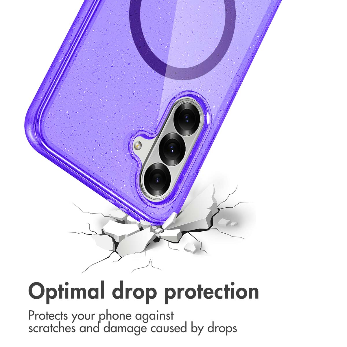Funda de móvil morada con cámara y anillo MagSafe sobre una superficie rota.