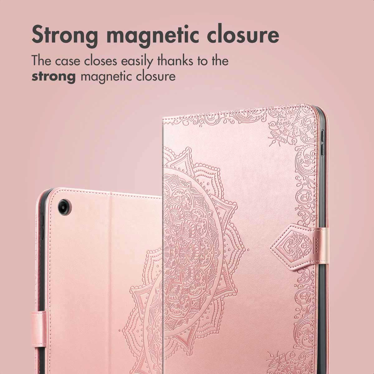 Étui de tablette rose avec un motif mandala complexe et une fermeture magnétique.