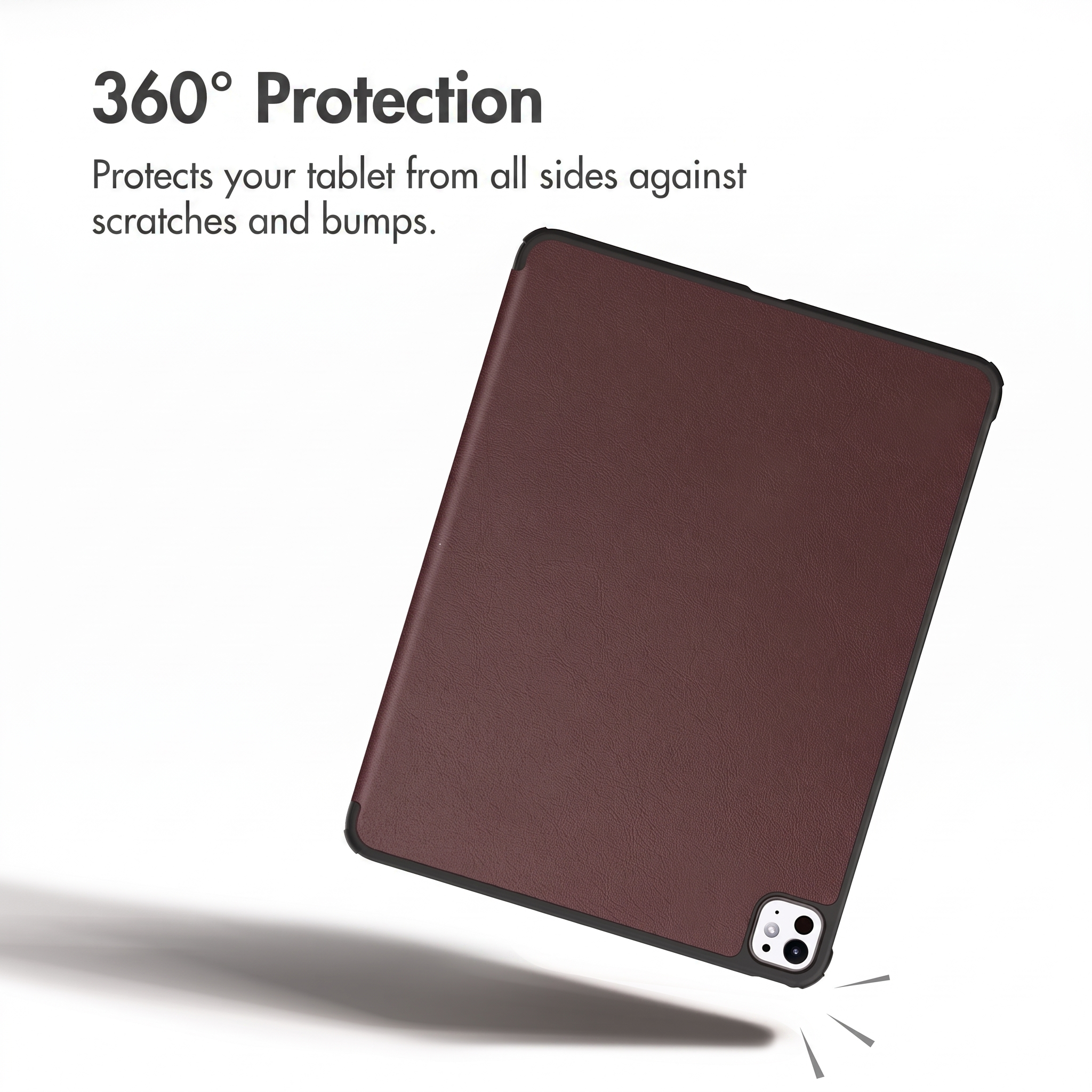 Un tablet in custodia marrone con fotocamera visibile su sfondo bianco e testo sulla protezione a 360 gradi.