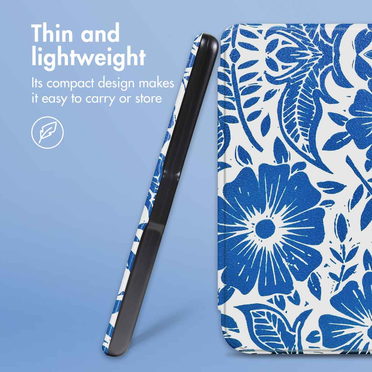 Étui pour liseuse fin et léger avec un motif floral bleu et blanc sur fond bleu.
