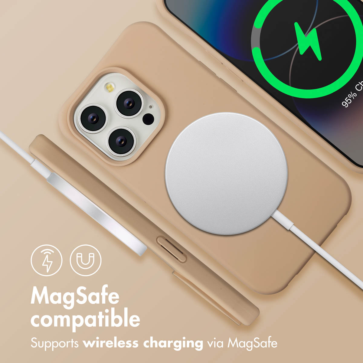 MagSafe-kompatible Handyhülle in Beige mit kabellosem Ladegerät.