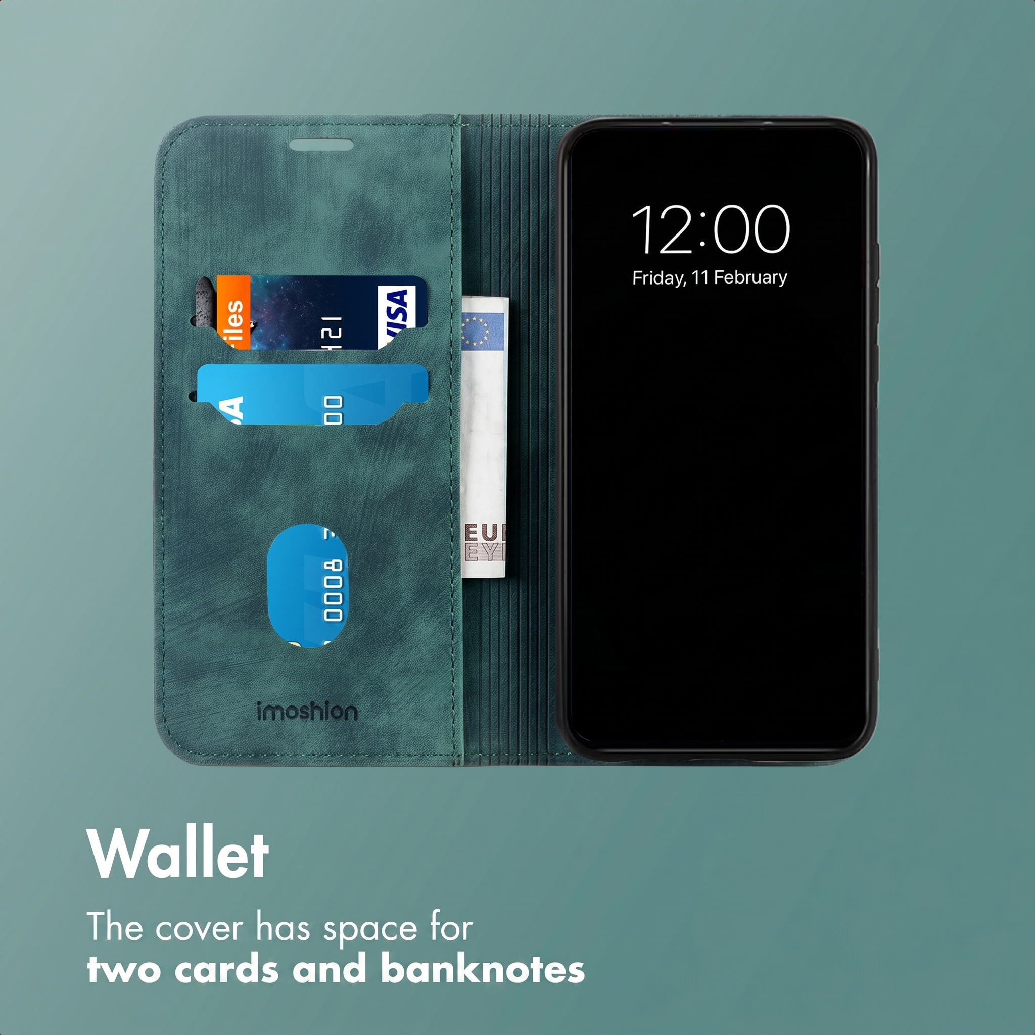 Una custodia per telefono in pelle verde acqua con carte e contanti, e uno smartphone che mostra le 12:00.