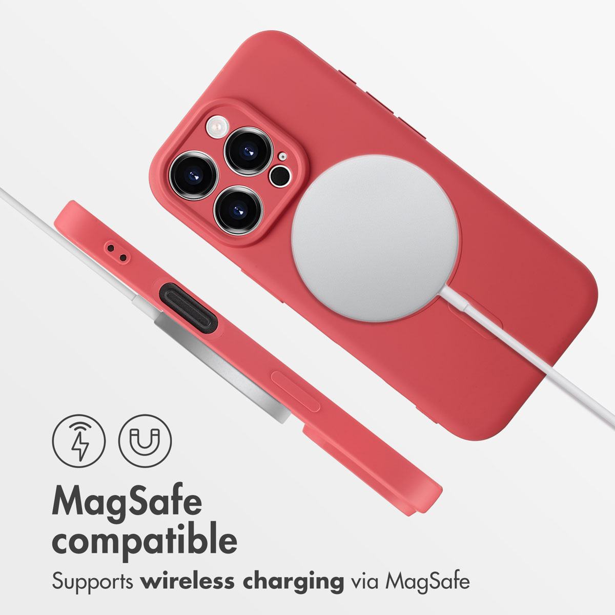 Une coque de téléphone rouge avec chargeur MagSafe blanc, vue arrière et latérale sur fond blanc.