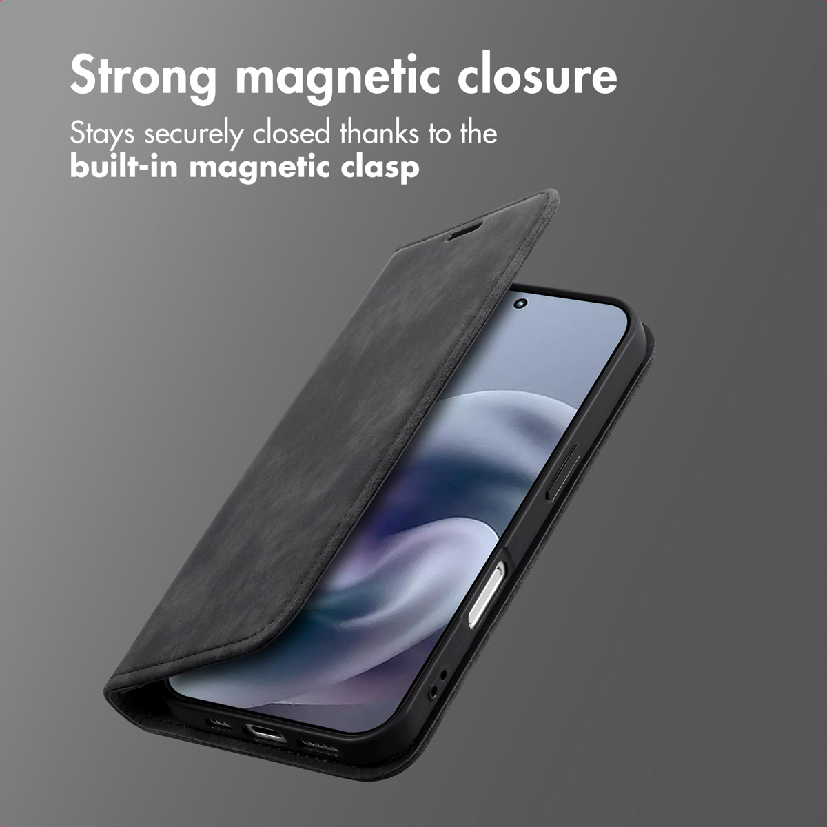 Uno smartphone in custodia a libro in pelle nera su sfondo grigio, con testo sulla chiusura magnetica.