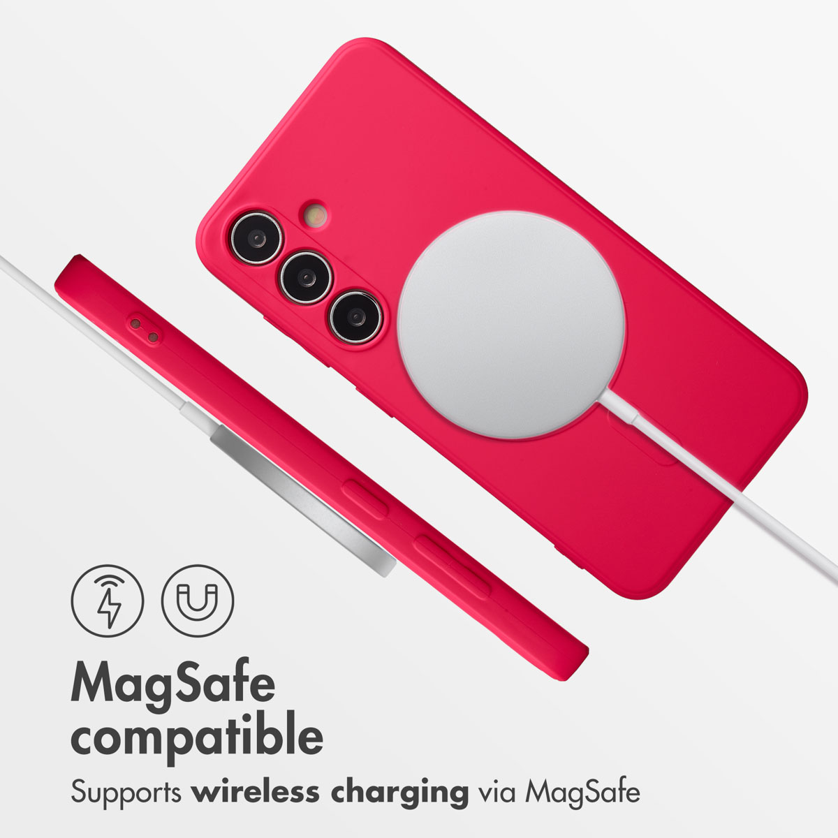 Una cover per telefono rosa acceso con caricatore MagSafe bianco su sfondo bianco, con la scritta MagSafe compatible.