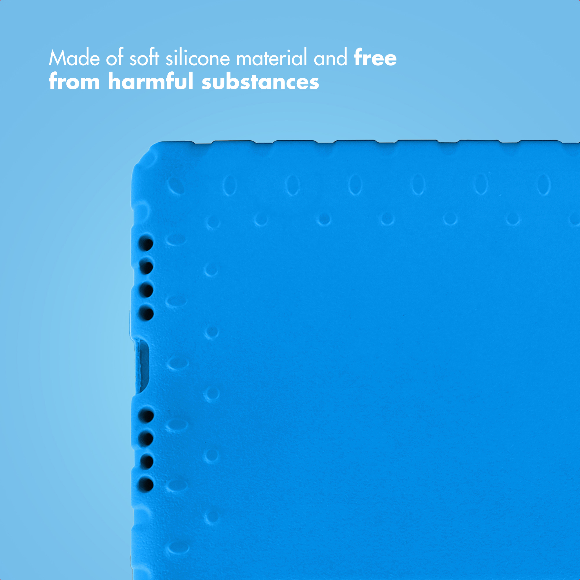 Una custodia blu per tablet in morbido silicone con punti di presa testurizzati su sfondo azzurro.