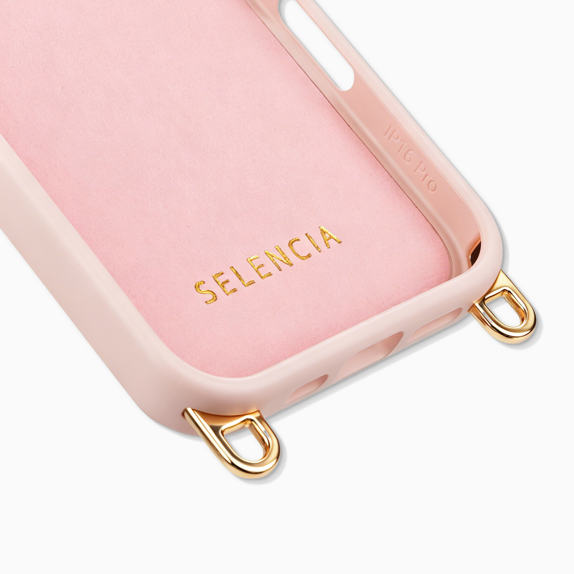 Una funda de teléfono rosa con anillos dorados abajo y SELENCIA impreso dentro.