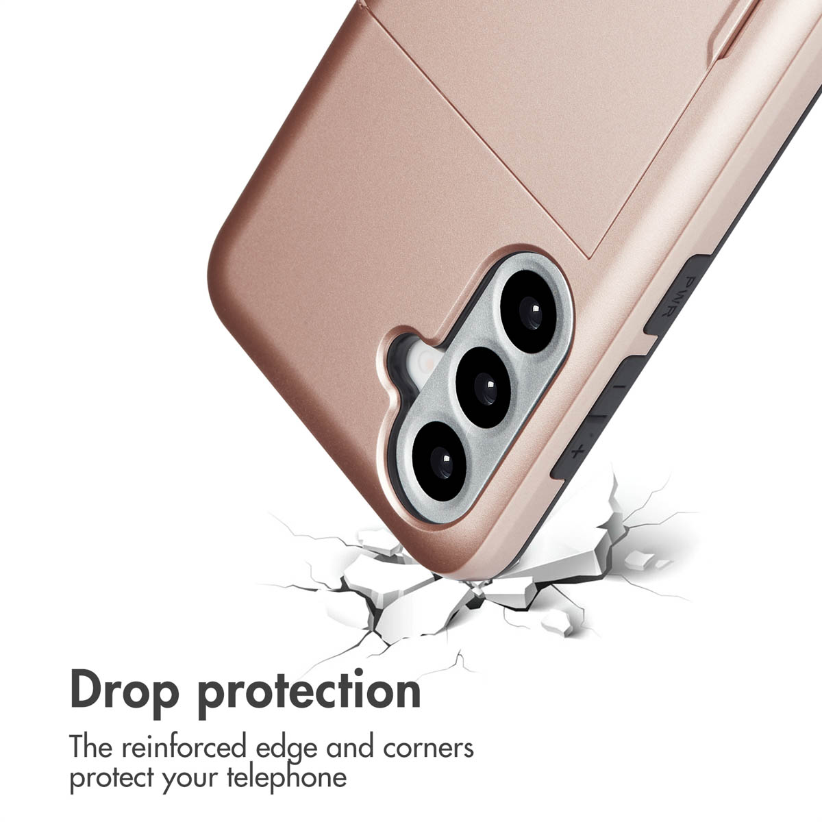 Une coque de téléphone or rose plane au-dessus d'une surface blanche craquelée, montrant la protection.