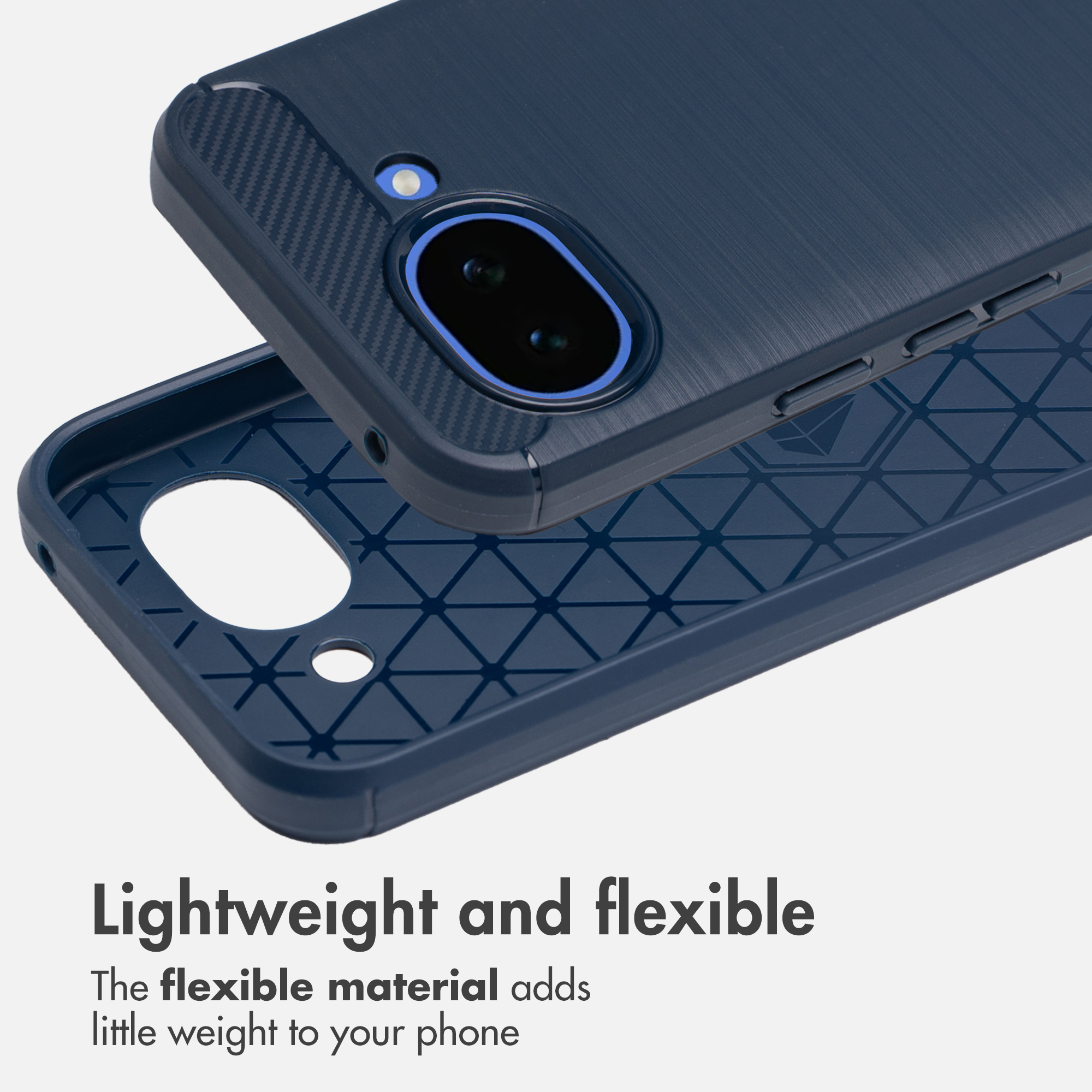 Coque de protection bleue flexible pour smartphone avec effet métal brossé et accents carbone.