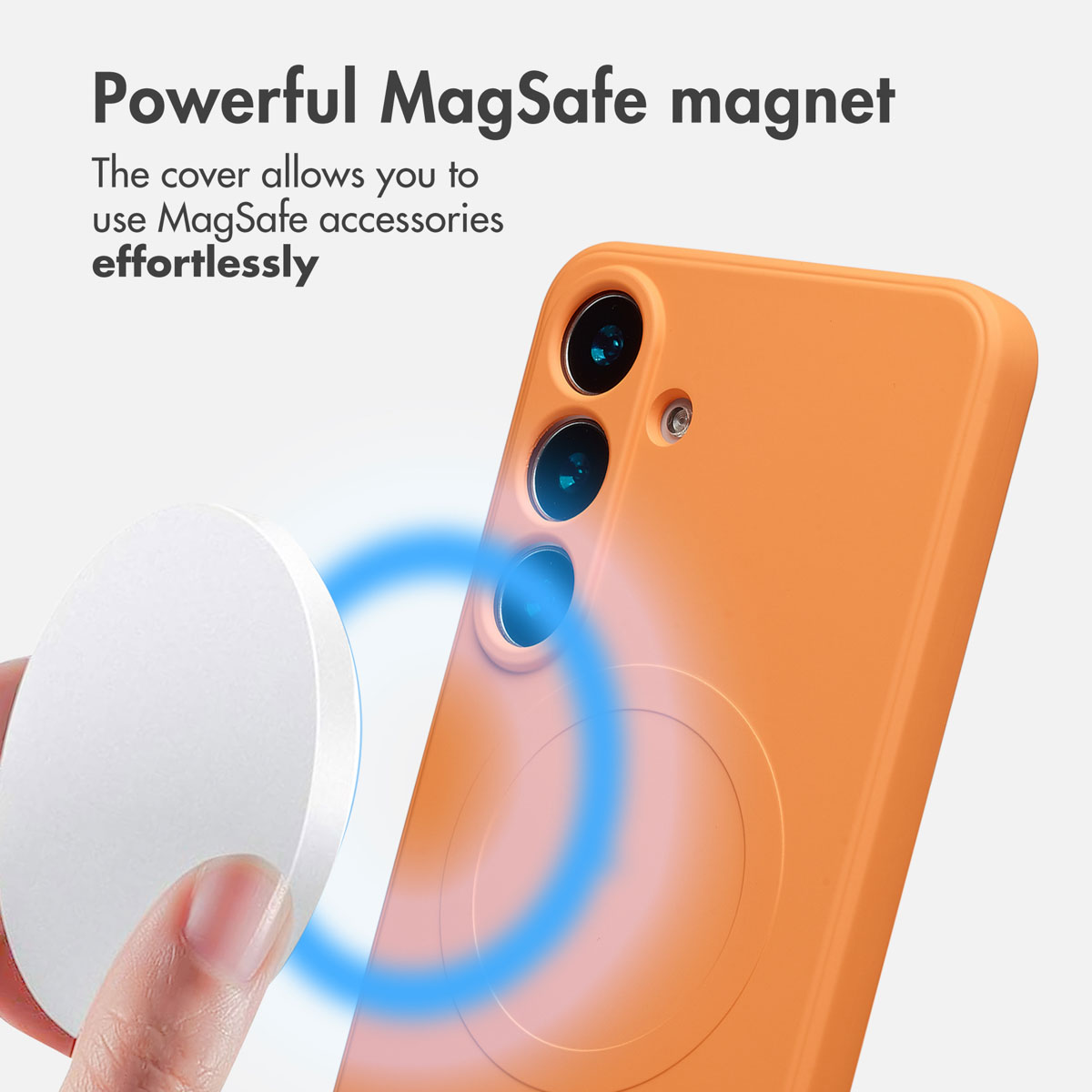 Eine orangefarbene Handytasche mit MagSafe-Ring und einer Hand, die ein Magnet-Ladegerät hält.