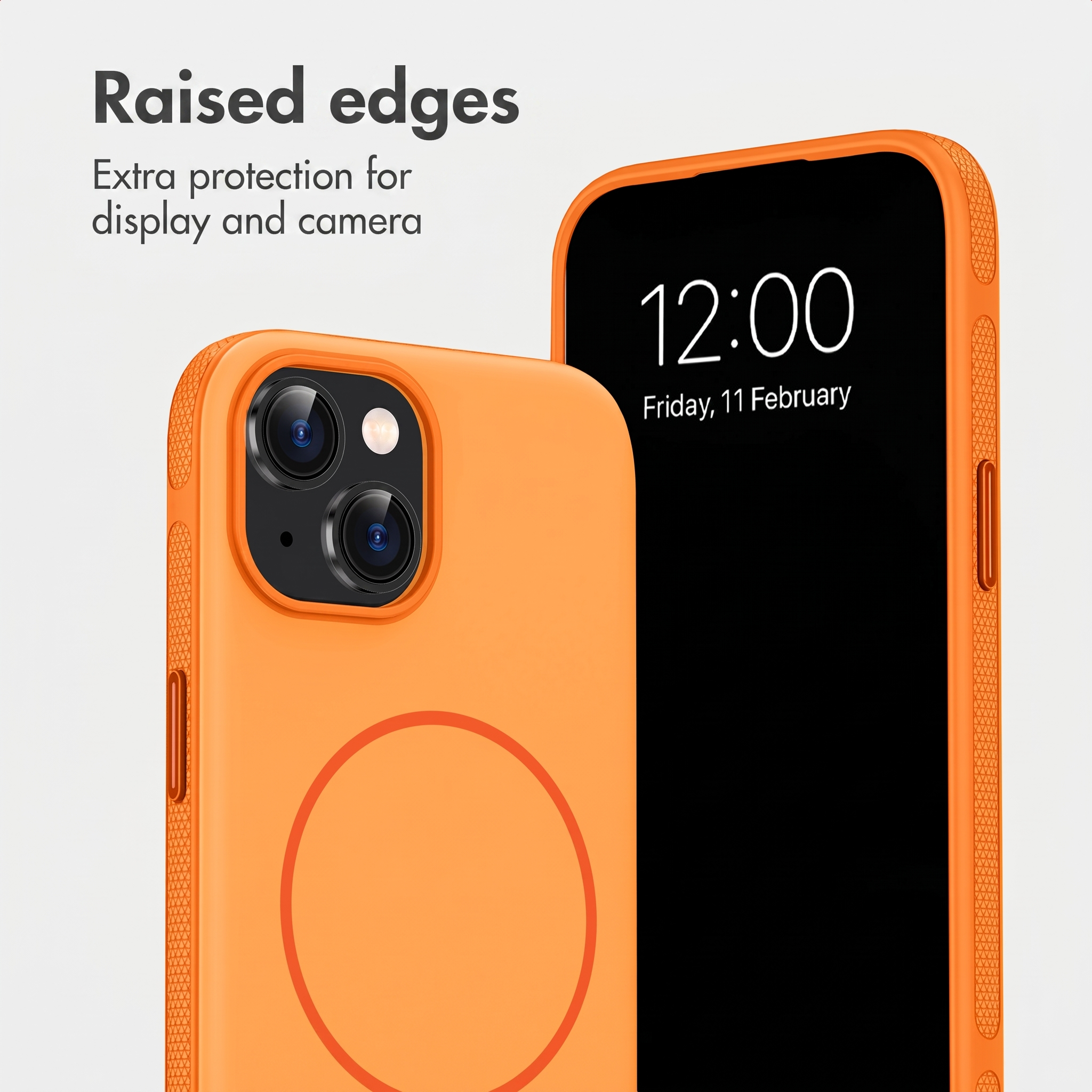 Twee oranje telefoonhoesjes voor iPhones met MagSafe-ring, cameramodule en tekst op een witte achtergrond.